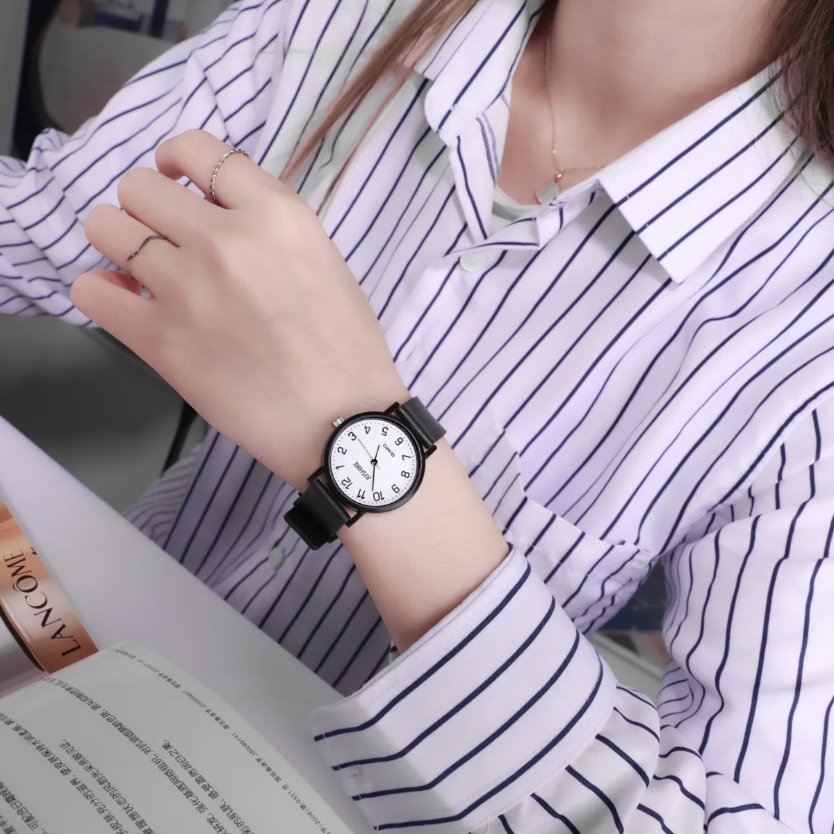 Einfache schwarze Uhr Quarzuhr – Luxury Watch All Black Bewertung und Preis